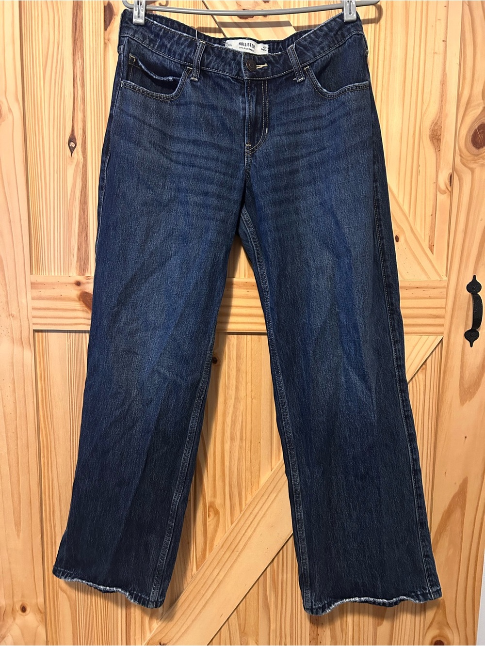 Hollister Low-Rise Baggy Jeans - Picture 2 of 4